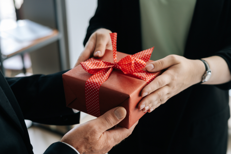 CBD Gift Guide: Why CBD Makes a Thoughtful Holiday Gift